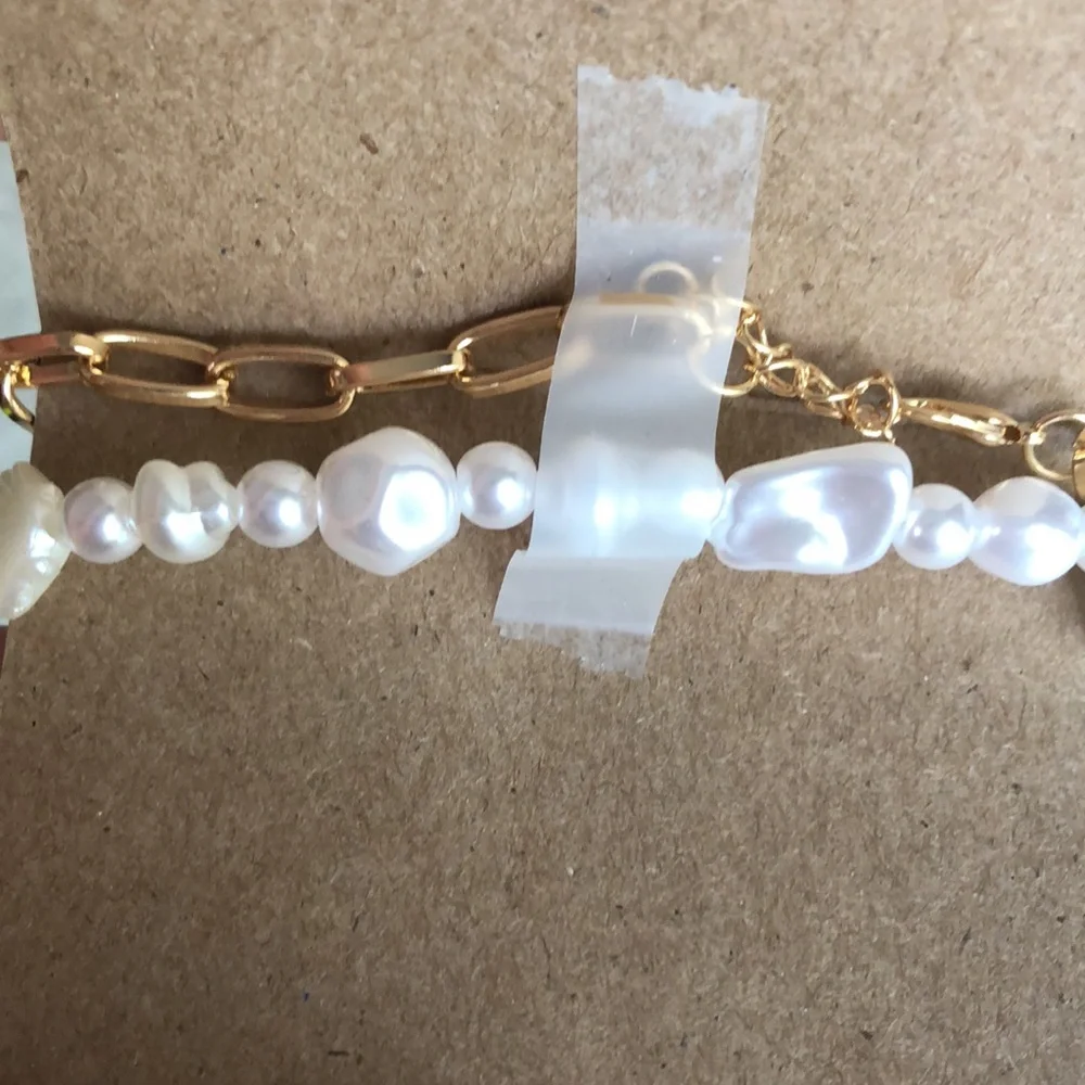 New urban outfitters faux pearl charm bracelet, gold tone chain and pearl